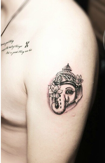 个性时尚男性大臂可爱好看的象神纹身图片