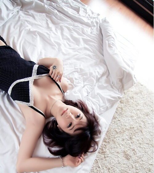 性感黑色内衣美女销魂甜心诱惑迷人手图片