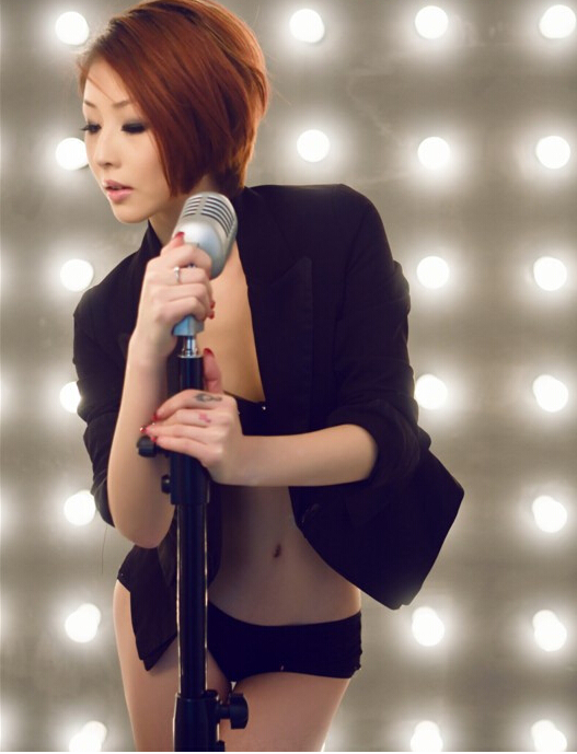 极品美少妇台上内衣诱惑性感身材纹身图片