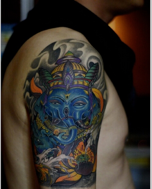 个性时尚手臂传统象神纹身图案图片