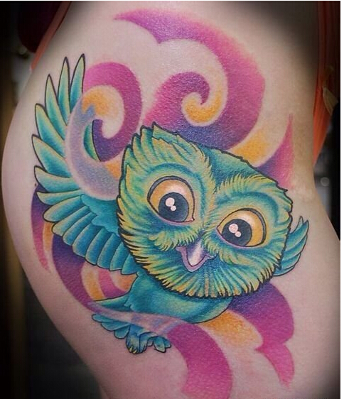 美女臀部潮流时尚好看的猫头鹰纹身图