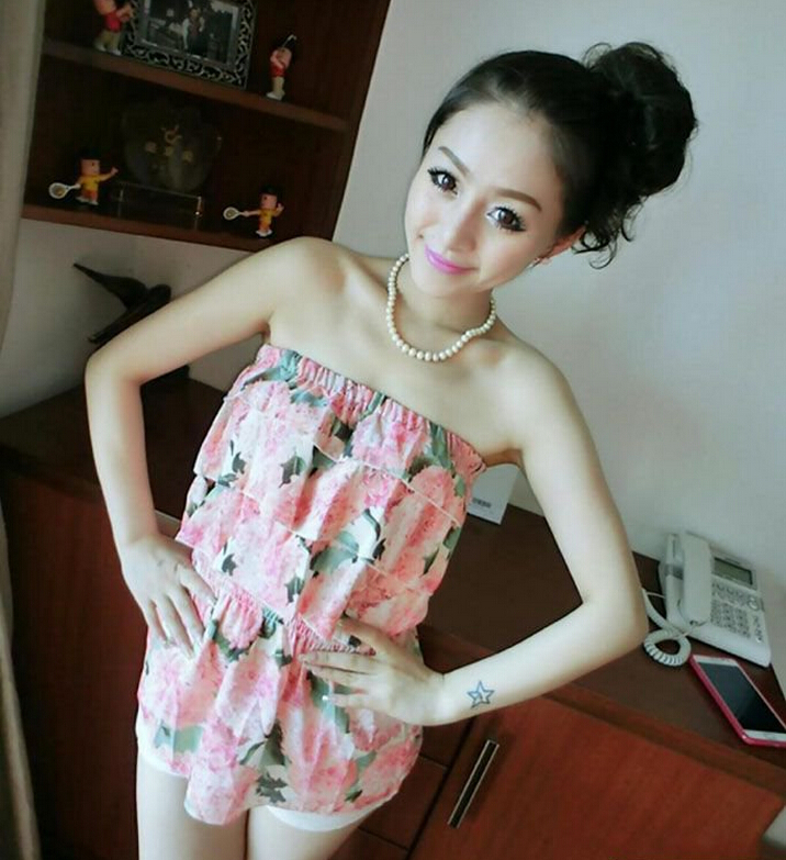 小美女手部好看的星星纹身图片图片