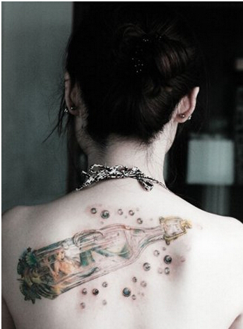 美女后背唯美好看的 漂流瓶中的美女图片