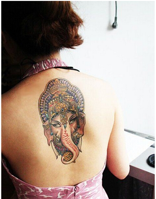 女性背部个性时尚象神纹身图案图片