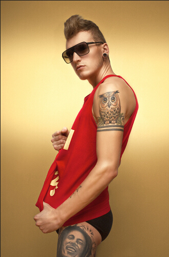 超经典时尚欧美帅哥男模个性纹身图片