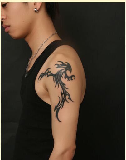 时尚帅哥大臂黑白凤凰图腾纹身图案