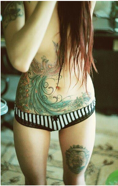 性感女郎漂亮好看的腹部和腰部个性纹