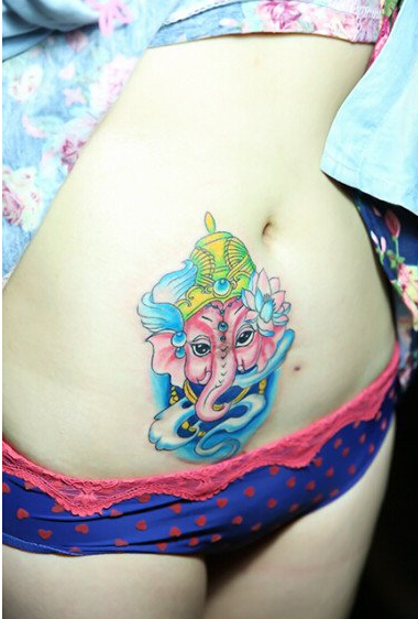 美女腹部可爱好看的象神纹身图案图片