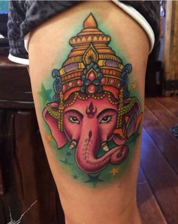 腿部上个性时尚好看的彩色象神纹身图图片