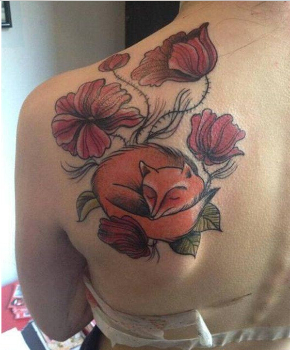 性感女性背部精美好看的狐狸纹身图案图片