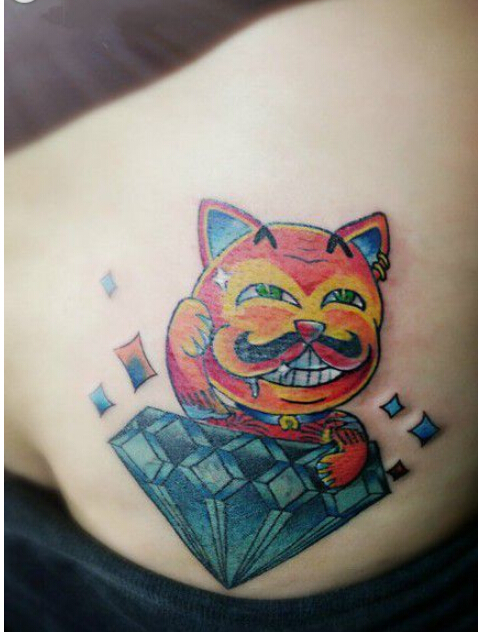 臀部上个性好看的钻石老虎刺青图案