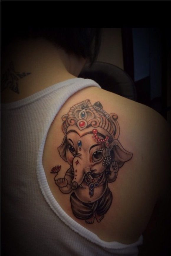 背部唯美好看的彩色个性象神纹身图案图片