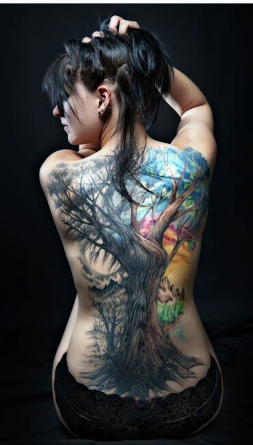 欧美美女性感背部漂亮好看的大树纹身图片