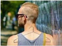 个性欧美男孩后背幽默衣架纹身图案