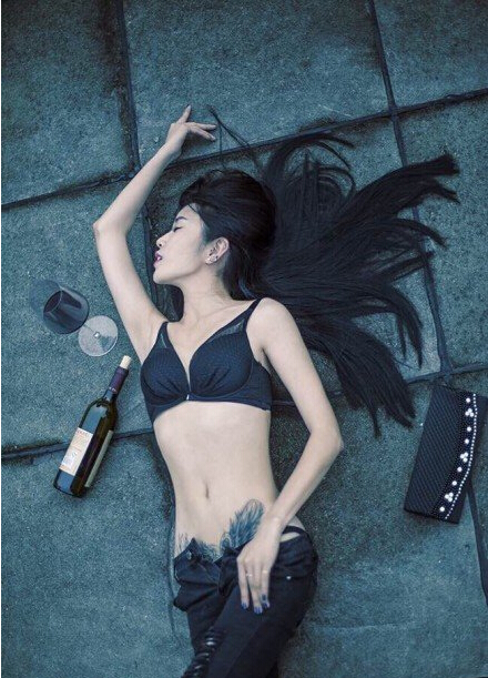 性感比基尼美女魅力迷人腹部诱惑纹身图片