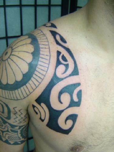 简约风格的图腾半甲纹身