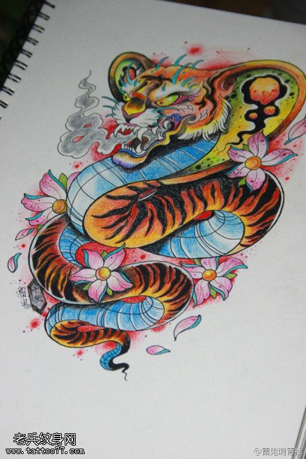 彩色个性虎头蛇尾纹身手稿图案