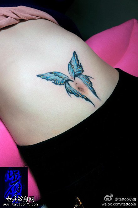 腹部彩色蝴蝶纹身图案