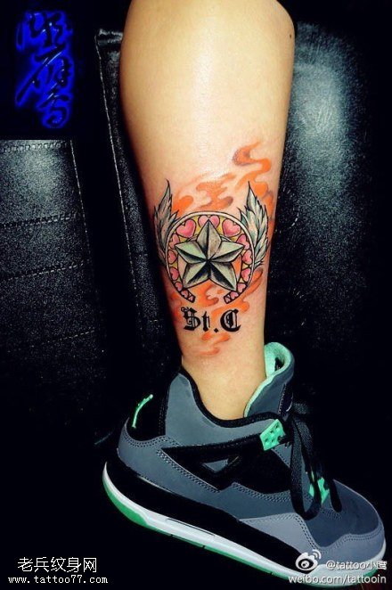 腿部彩色个性五角星羽毛爱心纹身图案