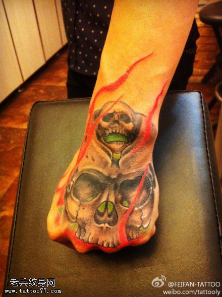 手部骷髅纹身图案