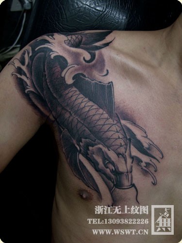 肩膀鲤鱼经典刺青