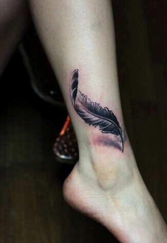 大受喜爱的羽毛纹身