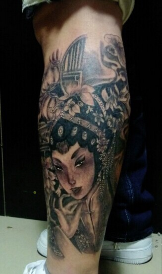 经典漂亮的腿部花旦纹身