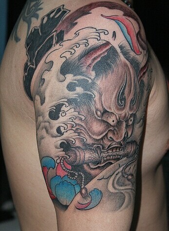 大臂帅气的般若刺青