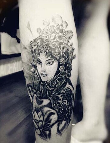 经典漂亮的腿部花旦纹身