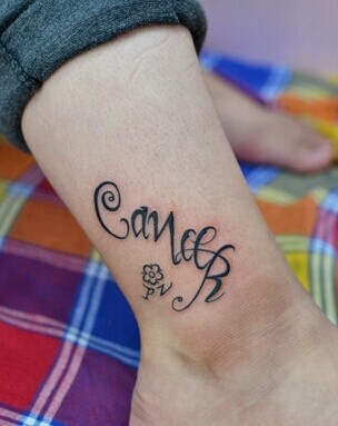 时尚简单的脚踝英文刺青