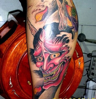 超酷的腿部般若纹身