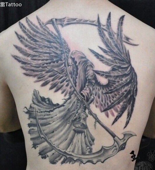 大气经典的满背时尚纹身