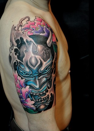 大臂帅气的般若刺青