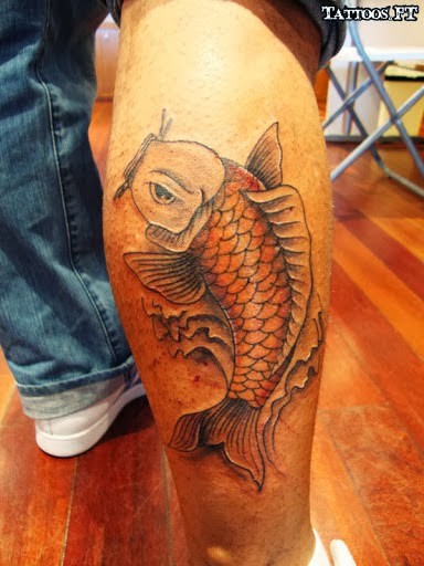 小腿漂亮的鲤鱼刺青