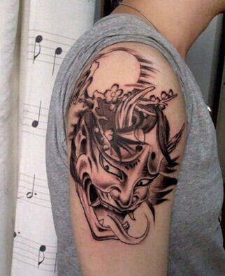 大臂帅气的般若刺青