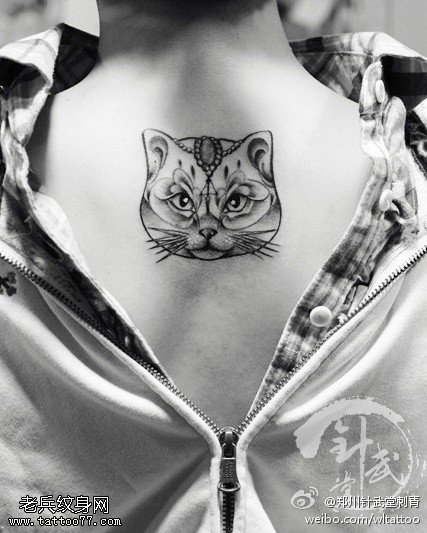 背部卡通猫咪纹身图案