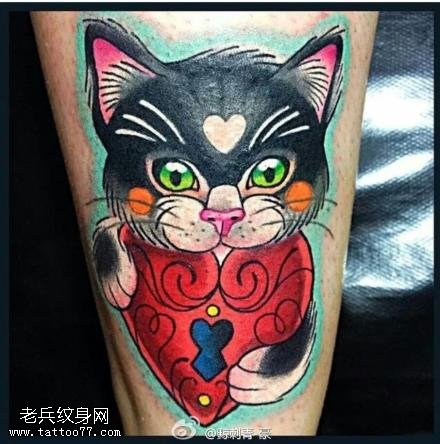 腿部彩色猫咪锁纹身图案