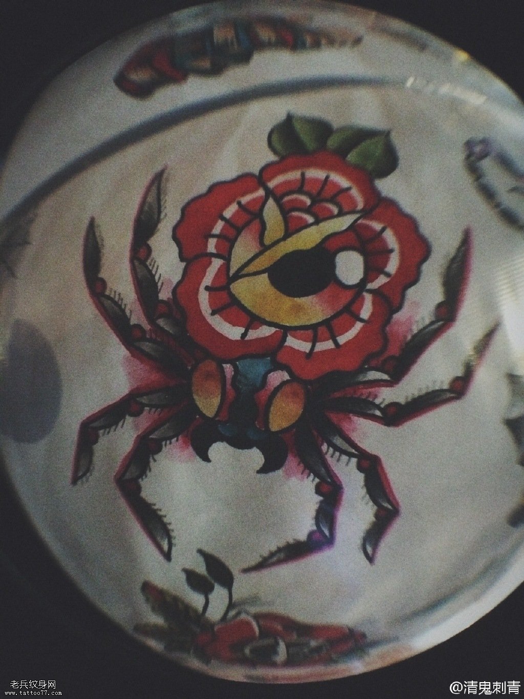 蜘蛛变异大红色花眼纹身图案