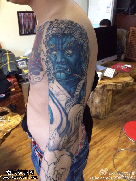 胳膊宝蓝色严肃镇静般若纹身图案