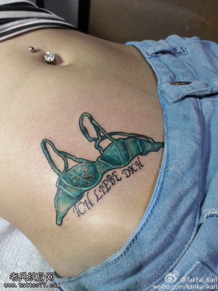 侧腰彩色胸罩纹身图案