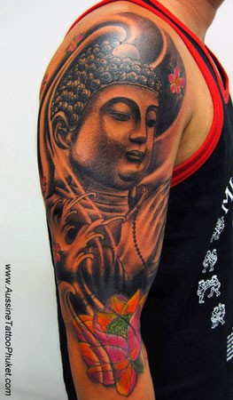 时尚个性的花臂佛纹身