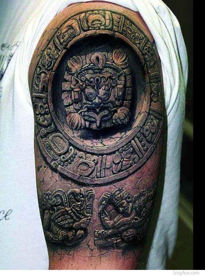 手臂上雕刻型纹身