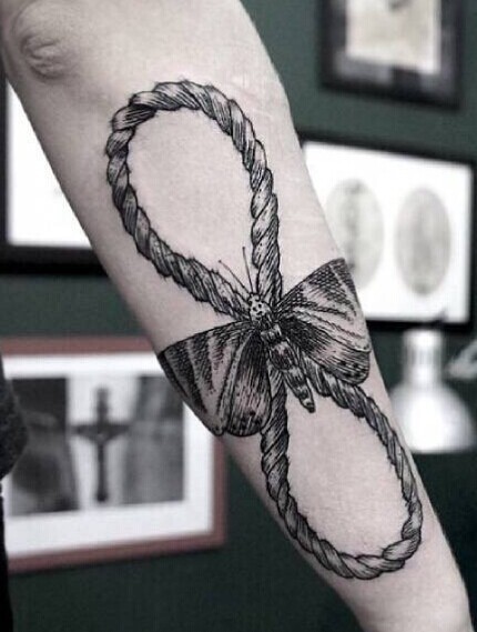 手臂上好看的黑白纹身