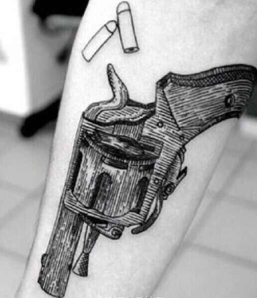 手臂上好看的黑白纹身