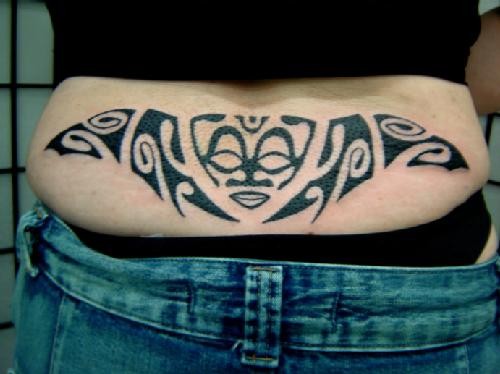腰部简约的图腾纹身