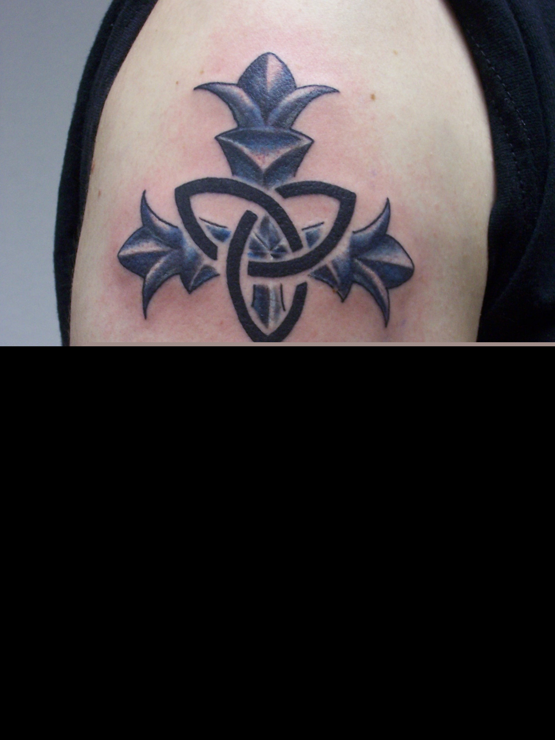 经典漂亮的十字架图腾纹身