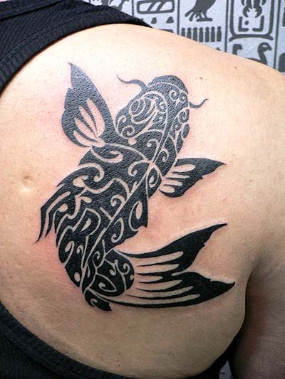 简单好看的肩部图腾纹身