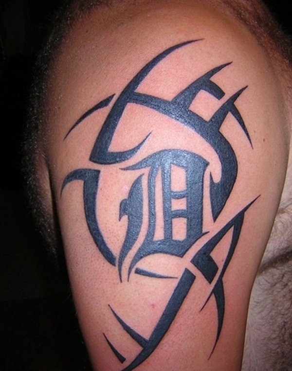 手臂简单时尚的图腾纹身