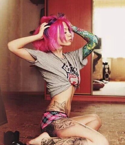 性感神秘的美女腹部纹身