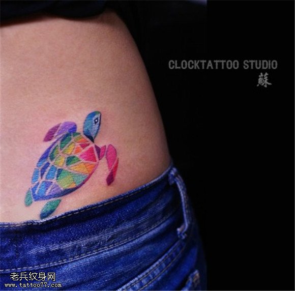 腰部彩色切割乌龟纹身图案